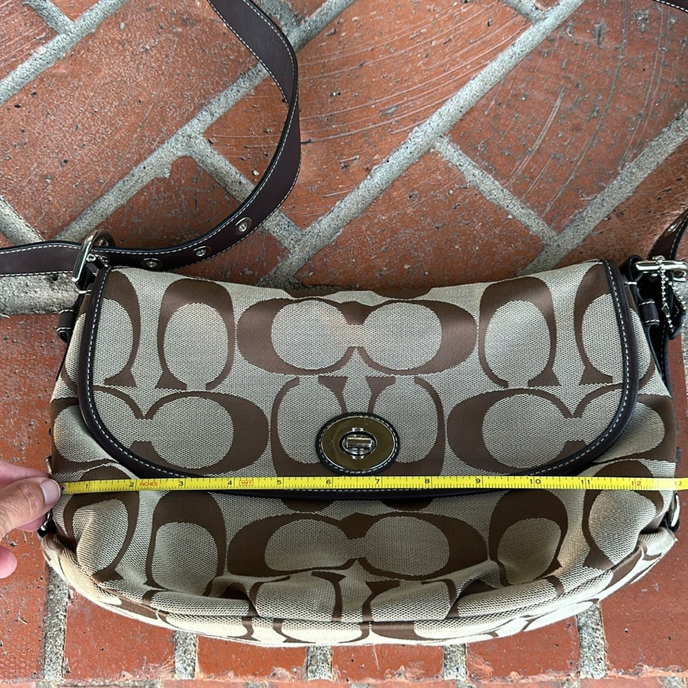 ➰Coach Brown Signature Shoulder Bag. Like new condition. Vintage. - Picture 10 of 15